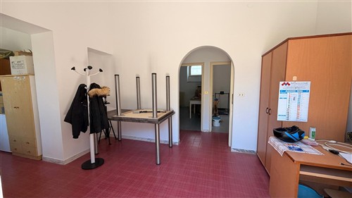 Villa a Pochi Passi, Completa di Tutti i Servizi. Buono Stato.